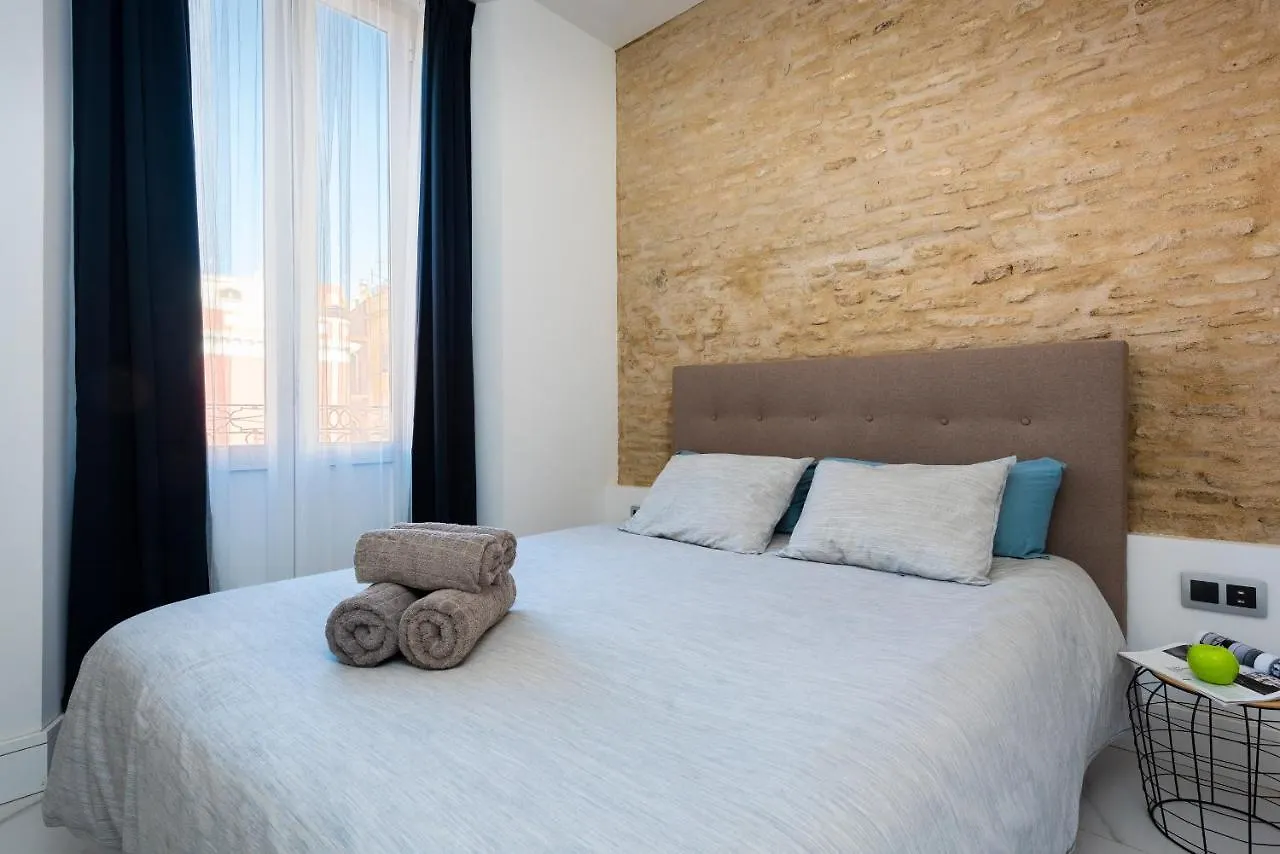 Apartamentos Adriano Sevilla España
